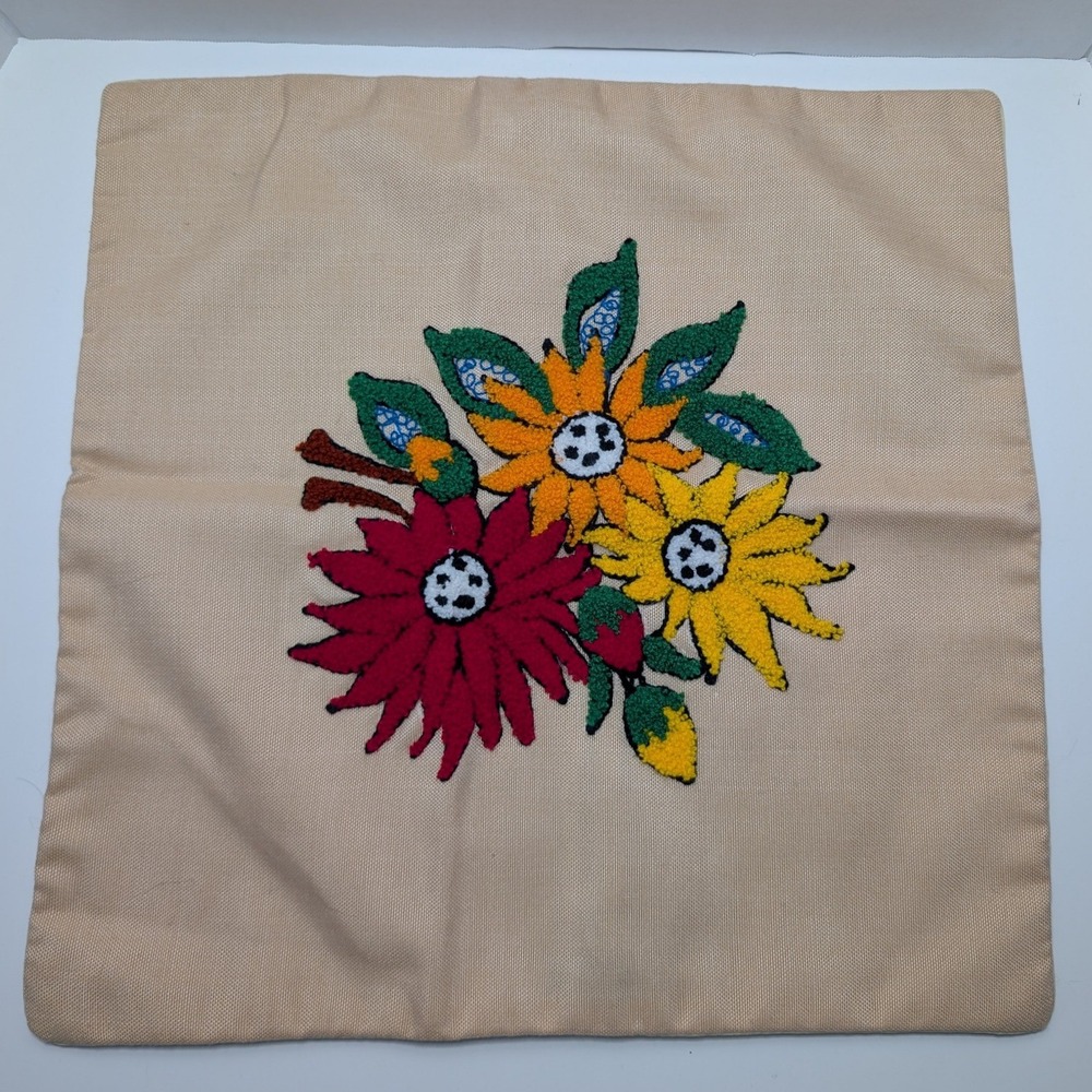 Vtg Floral Crewel Punch Needle Throw Pillow Cover Beige 16x16 Boho Folk Art